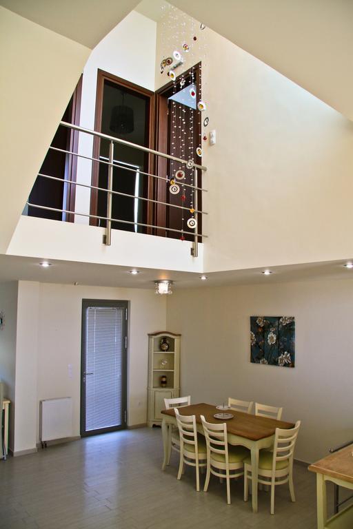 Sea View Beachfront Villa Maria Гуве Экстерьер фото
