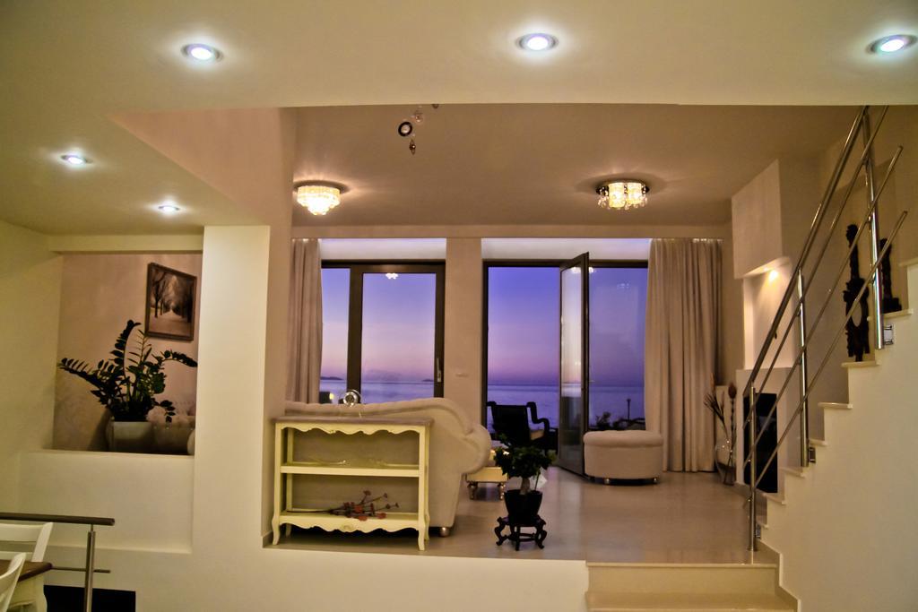 Sea View Beachfront Villa Maria Гуве Экстерьер фото