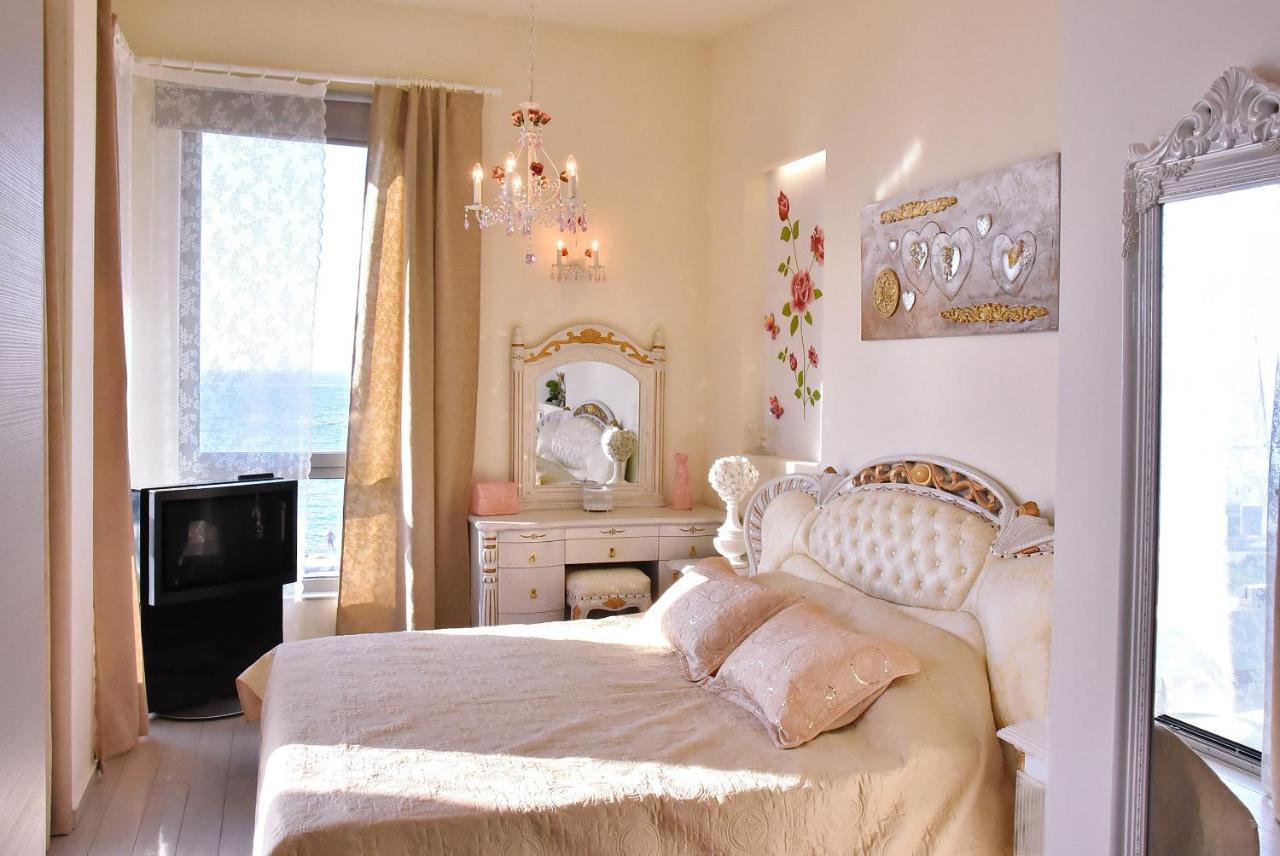 Sea View Beachfront Villa Maria Гуве Экстерьер фото